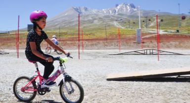 Şampiyon Bisikletçiler Erciyes’te Yetişecek