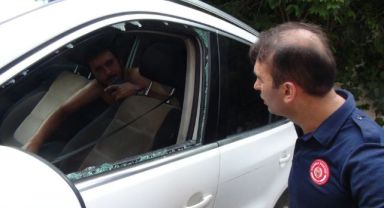 Şişli'de otomobilde kilitli kaldı: Hava almakta zorlanırken sigara içti