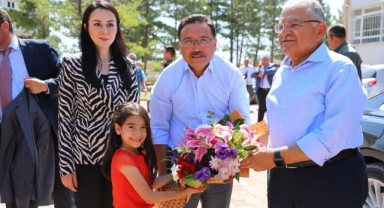 Vali Gökmen Çiçek Sarıoğlan’da “Tarım Arazilerinin Etkin Kullanılması Projesi” Kapsamında Yazlık Buğday Hasat Günü Etkinliğine Katıldı