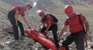 Yaralanan dağcıyı jandarma ekipleri kurtardı
