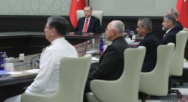 YAŞ kararları açıklandı iki kuvvet komutanı emekli edildi!