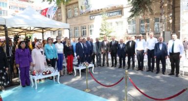 Başkan Büyükkılıç, KAYMEK tarafından Erciyes Dağı’nın rakımından hareketle hazırlanan, el emeği göz nuru 3 bin 917 eserin beğeniye sunulduğu serginin açılışını yaptı.