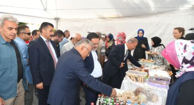 Başkan Büyükkılıç, Vali Çiçek ile Kızılay Kermesi'ne Katıldı