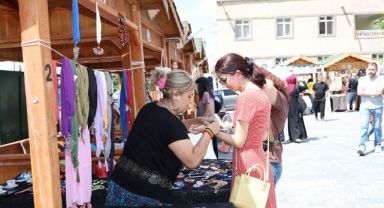 Bu Pazar, Başka ‘pazar’