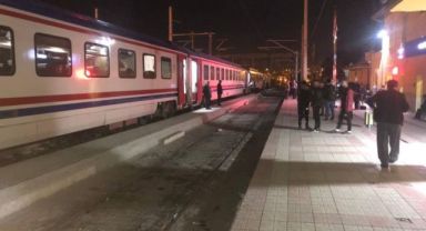 Doğu Ekspresin vagonları raydan Çıkması Sonucu yolda Kaldı