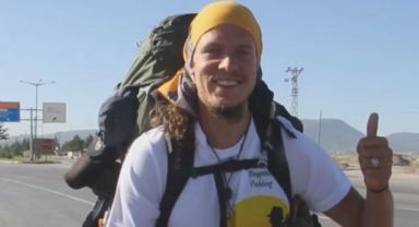 Hollandalı gezgin Yoram Ringoet, yürüyerek Hindistan’a ulaşabilmeyi hedefliyor.