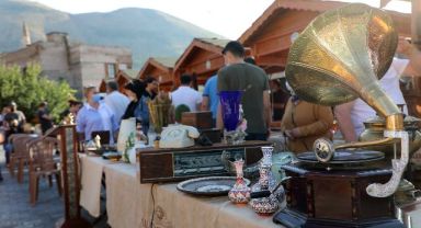 Sonbahar Serinliğinde Antika Pazarı