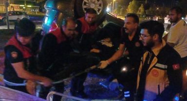 Tırın çarptığı araç hurdaya döndü, araçta 1'i ağır olmak üzere 2 kişi yaralandı!