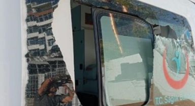 Ambulansa Kaldırım Taşıyla Saldırdı.