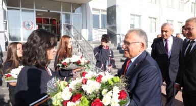 Başkan Büyükkılıç, Haftaya Gençlerle Birlikte Başladı