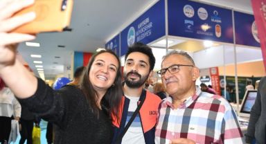 Başkan Büyükkılıç, Lider Kitap Fuarında Kitapseverlerle Buluştu