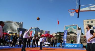 Başkan Büyükkılıç, Vali Çiçek ile Birlikte Sokak Basketbolu Oynadı