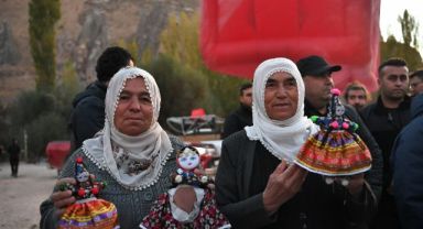 Büyükkılıç'tan Soğanlı Vadisi'nde Bez Bebek Satışı Yapan Kadınlarla Fransızca Sohbet
