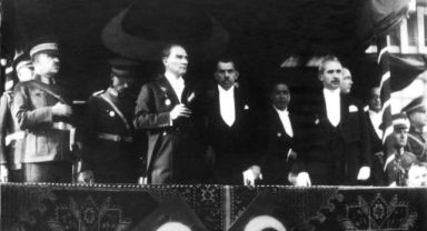 Efendiler yarın cumhuriyeti ilan edeceğiz .
