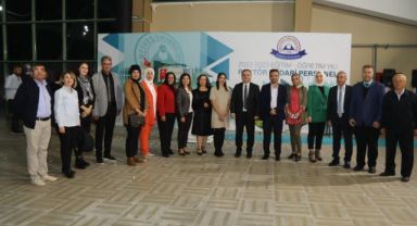 ERÜ Rektörü Altun, İdari Personel ile Bir Araya Geldi