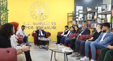 ERÜ Rektörü Altun, Öğrenciler ile Bir Araya Geldi