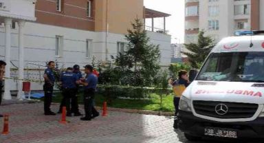 Kayseri'nin Talas ilçesinde 11. kattan düşen kadın hayatını kaybetti.