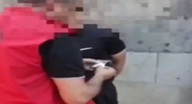 Simitçi kılığına giren polis, genç üzerinde uyuşturucu madde ele geçirdi.