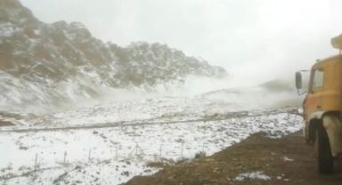 Aladağlar'a kar yağdı