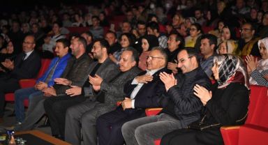 Başkan Büyükkılıç, Konser ve Şiir Dinletisinde Şarkı Söyledi