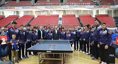 Başkan Çolakbayrakdar, Türkiye'nin Dört Bir Yanından Gelen Sporcuları Ziyaret Etti