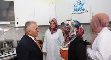 Büyükkılıç, Sarız'da Kadın Kooperatifi'ni ve Esnafları Ziyaret Etti