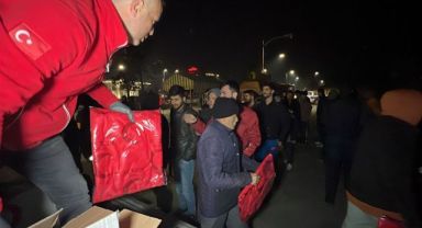 Evlerine giremeyen vatandaşlar dışarıda sabahladı!