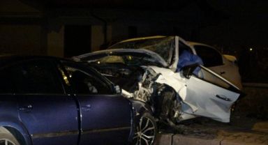 Kayseri'de iki otomobil kafa kafaya çarpıştı: 2 ölü, 6 yaralı