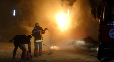 Kayseri'de otomobil alev alev yandı
