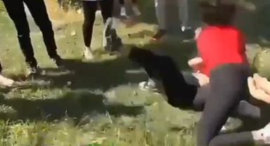 Liseli Kızlar Yumruk Yumruğa Kavga Etti!