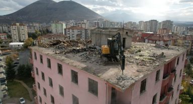 Metruk Bina Yıkılıyor, Çevreye Huzur Ve Güven Geliyor