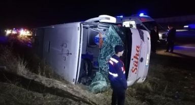 Yeniden Refah Partilileri taşıyan otobüs, Ankara-Kayseri karayolunda şarampole devrildi: 17 kişi yaralandı