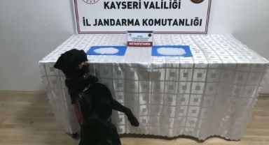 Aracın torpido gözünden uyuşturucu çıktı