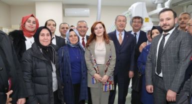 Bakan Akar, ERÜ’de Cihaz Bağış Töreni’ne Katıldı