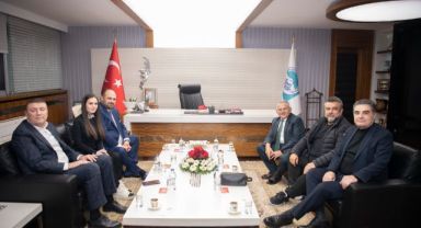 Başkan Büyükkılıç'a, Sevilen Sanatçı Bülent Serttaş'tan Ziyaret