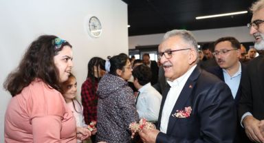 Başkan Büyükkılıç, Türkiye'nin En Kapsamlı Engelsiz Yaşam Merkezi'nde Özel Vatandaşlarla Kucaklaştı