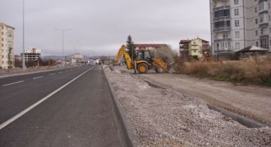 Bünyan'da Kış Şartlarına Rağmen Yaya Yolu Çalışmaları Aralıksız Devam Ediyor
