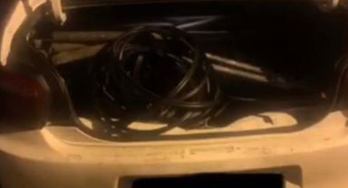 Çaldığı elektrik kablolarını araca yüklerken suçüstü yakalandı