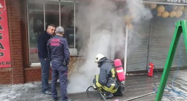İş yeri deposunda çıkan yangın söndürüldü