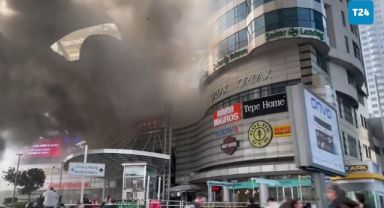 İstanbul’da bulunan MertoCity AVM’de yangın çıktı.