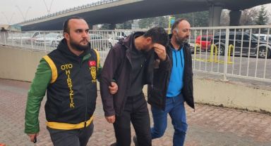 Kayseri'de araç hırsızlığı zanlısı hurdacıların güvenlik kamerasından tespit edilerek yakalandı