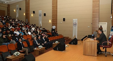 KGC Başkanı Metin Kösedağ, ERÜ'de Konferans Verdi