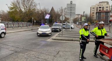 Kırmızı ışıkta geçti, zincirleme kazaya sebep oldu: 5 yaralı