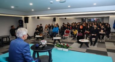 TALAS, DURSUN GÜRLEK İLE ‘AYAKLI KÜTÜPHANELER’İ KONUŞTU
