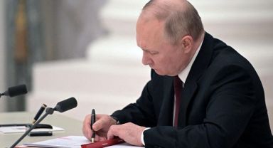 Vladimir Putin, LGBT karşıtı yasayı onayladı