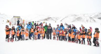 Başkan Büyükkılıç, Türkiye'de Kayak Eğitiminin Merkez Üssü Erciyes Kayak Okulu'nu Ziyaret Etti