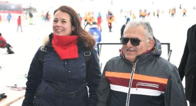 Başkan Büyükkılıç, Yerli ve Yabancı Turistlerle Erciyes'te Buluştu