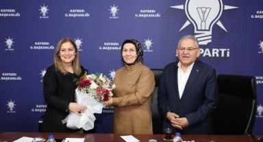 Büyükkılıç, AK Parti Kayseri İl Kadın Kolları Üyeleri ile İstişare Toplantısı Gerçekleştirdi