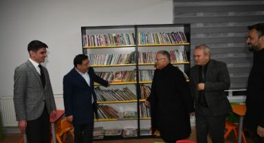 Büyükkılıç ile Çiçek, Yeni Hizmete Açılan Akkışla İlçe Halk Kütüphanesi'ni İnceledi