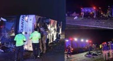 Diyarbakır’da yolcu otobüsü devrildi: 1’i bebek 5 ölü, 23 yaralı